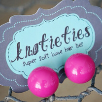 knotiegumball earring - raspberry 