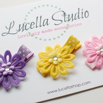 Eyelet-polka dot clips