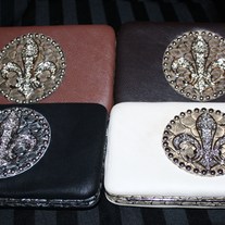 Wallets_fleur_de_lis_neutral_medium