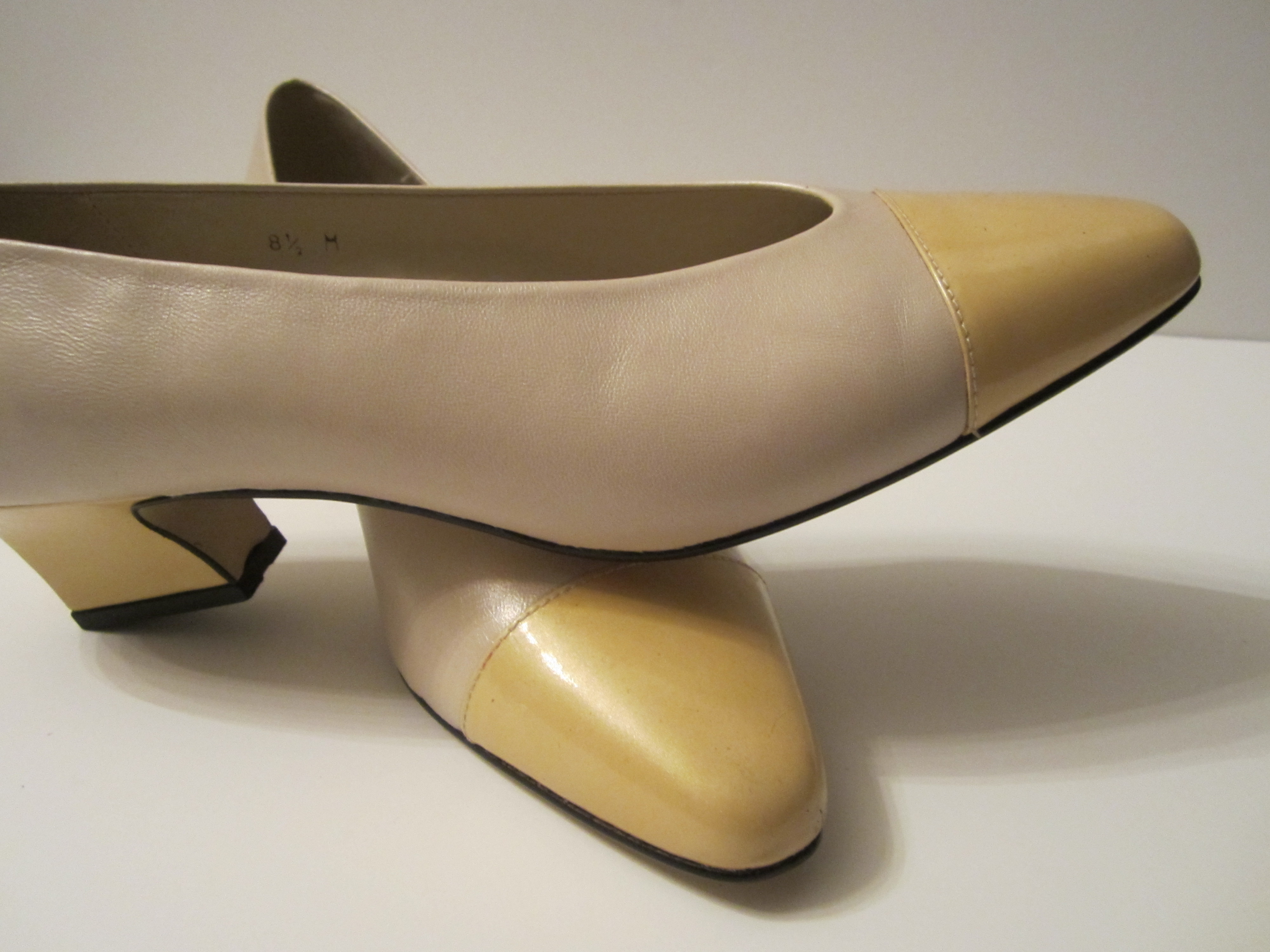 etienne aigner pumps