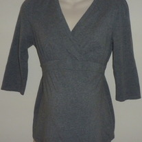 Gray V Neck 3/4 Length Sleeve Top-Motherhood Maternity Size Medium  SF0413