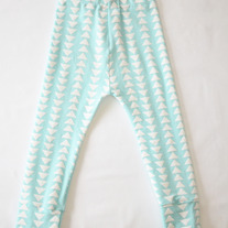 flying triangle cotton leggings in aqua