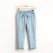 Strawberry print denim cropped pants