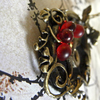Snakes in a Round Pendant Frame Necklace