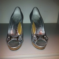 Gucci Silver Peep Toe 37.5 (US 8)