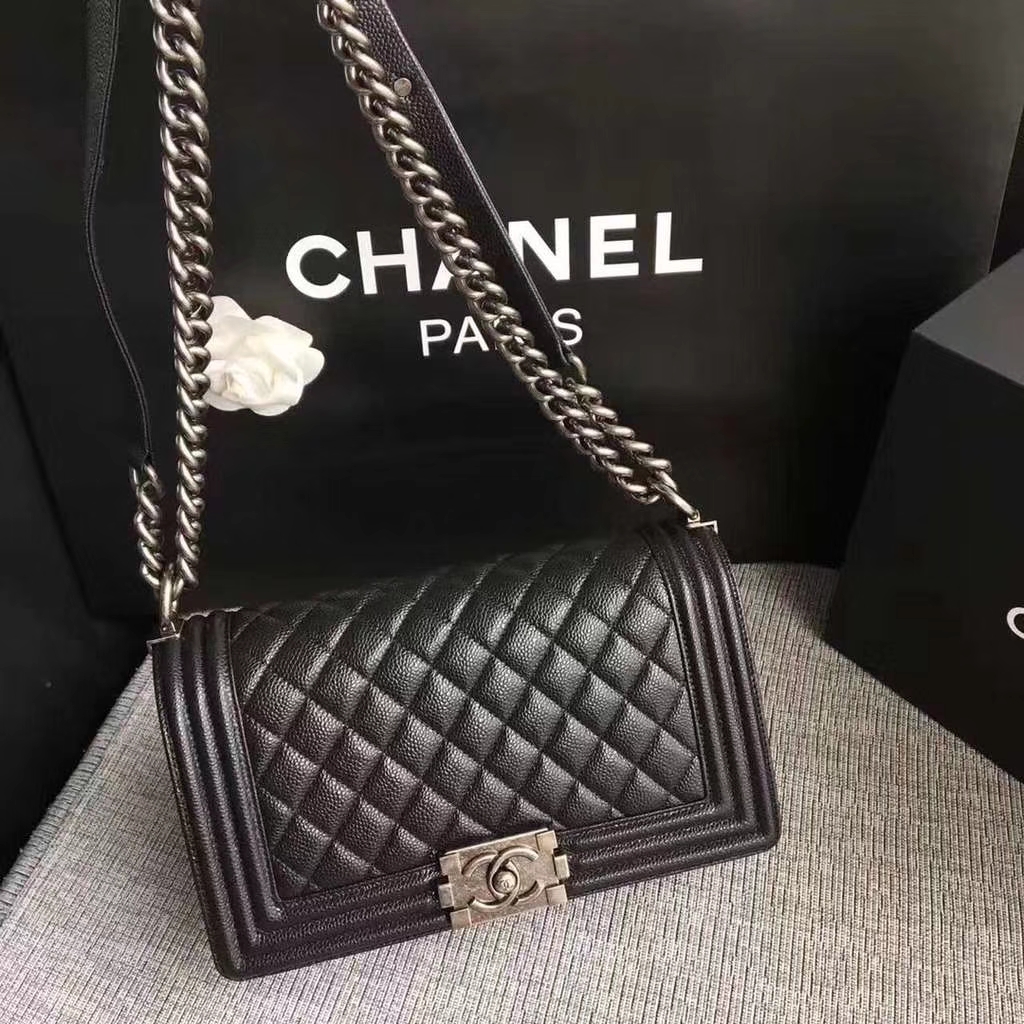chanel le boy