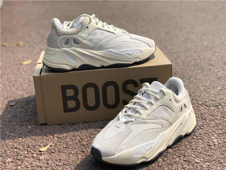 yeezy 700 beige